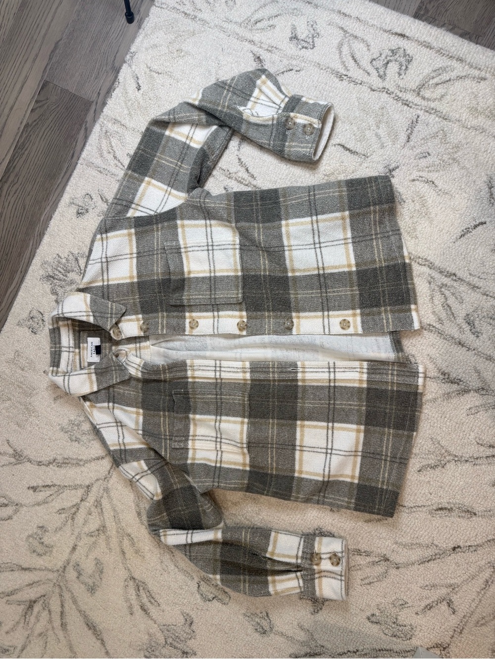American Eagle Plaid Button Front Shacket XS | Gray & Ivory | Like New - Picture 2 of 9